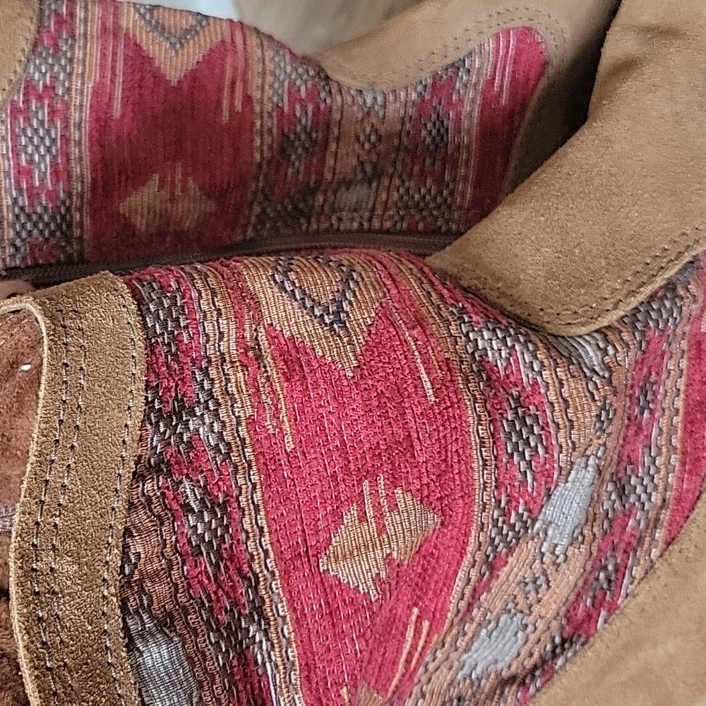 Minnetonka Booties Size 8 - Picture 5 of 11